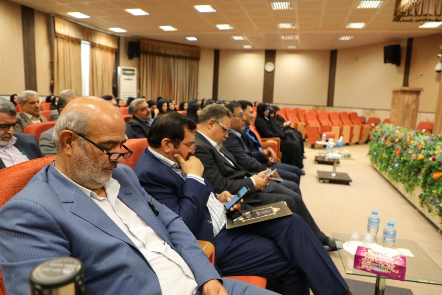 نشست صمیمی رییس دانشگاه فرهنگیان و کارکنان برگزار شد 5