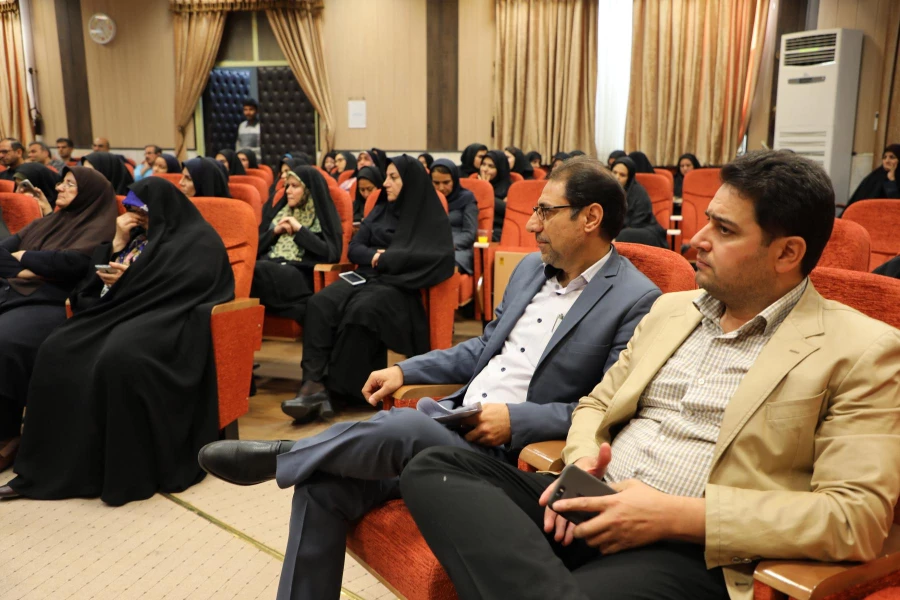 نشست صمیمی رییس دانشگاه فرهنگیان و کارکنان برگزار شد 7