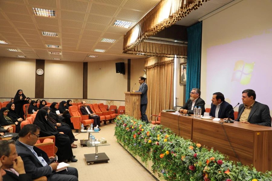 نشست صمیمی رییس دانشگاه فرهنگیان و کارکنان برگزار شد 8