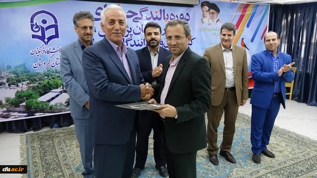 آیین تجلیل از استان های برتر در دو بخش برگزاری مراسم استانی و برپایی غرفه نمایشگاه با حضور دکتر طاهری نیا معاون پژوهش و فناوری دانشگاه فرهنگیان با اهدای لوح تقدیر و تندیس یاد بودتجلیل به عمل آمدیل از برگزیدگان نکوداشت یکصد سال تربیت معلم در ایران در دانشگ