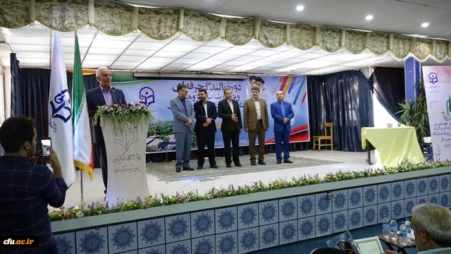 آیین تجلیل از استان های برتر در دو بخش برگزاری مراسم استانی و برپایی غرفه نمایشگاه با حضور دکتر طاهری نیا معاون پژوهش و فناوری دانشگاه فرهنگیان با اهدای لوح تقدیر و تندیس یاد بودتجلیل به عمل آمدیل از برگزیدگان نکوداشت یکصد سال تربیت معلم در ایران در دانشگ