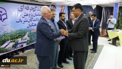 آیین تجلیل از استان های برتر در دو بخش برگزاری مراسم استانی و برپایی غرفه نمایشگاه با حضور دکتر طاهری نیا معاون پژوهش و فناوری دانشگاه فرهنگیان با اهدای لوح تقدیر و تندیس یاد بودتجلیل به عمل آمدیل از برگزیدگان نکوداشت یکصد سال تربیت معلم در ایران در دانشگ