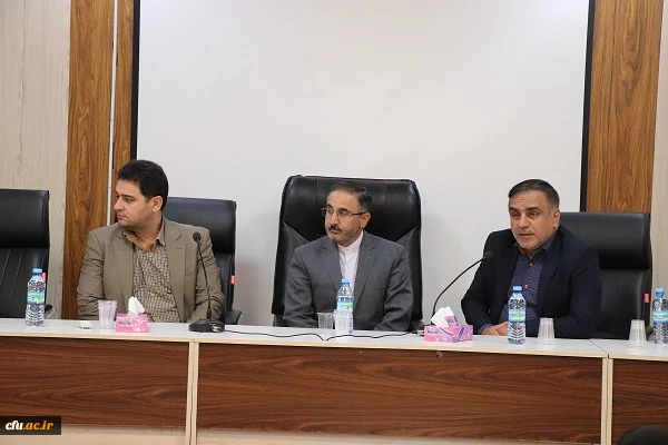 دکتر احمدی لاشکی نائب الرئیس کمیسیون آموزش و تحقیقات مجلس شورای اسلامی در جمع اعضای هیات علمی پیمانی جدید دانشگاه فرهنگیان کشور
دانشگاه فرهنگیان مادر همه دانشگاه ها است و باید داناترین ها معلم شوند.
 2