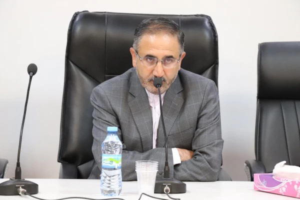 دکتر احمدی لاشکی نائب الرئیس کمیسیون آموزش و تحقیقات مجلس شورای اسلامی در جمع اعضای هیات علمی پیمانی جدید دانشگاه فرهنگیان کشور
دانشگاه فرهنگیان مادر همه دانشگاه ها است و باید داناترین ها معلم شوند.
 2