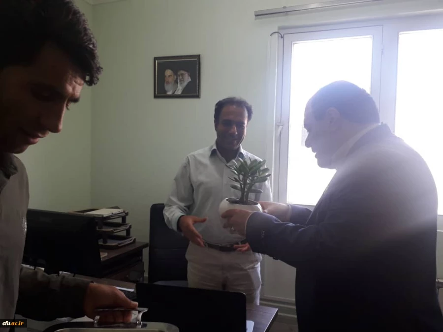 مراسم تقدیر و تکریم از کارکنان دانشگاه فرهنگیان فارس توسط جناب آقای دکتر افلاکی فرد بمناسبت هفته دولت و روز کارمند 2