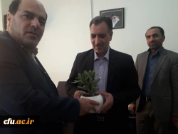 مراسم تقدیر و تکریم از کارکنان دانشگاه فرهنگیان فارس توسط جناب آقای دکتر افلاکی فرد بمناسبت هفته دولت و روز کارمند 3