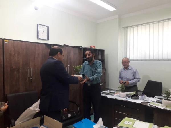 مراسم تقدیر و تکریم از کارکنان دانشگاه فرهنگیان فارس توسط جناب آقای دکتر افلاکی فرد بمناسبت هفته دولت و روز کارمند 5