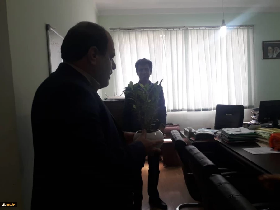 مراسم تقدیر و تکریم از کارکنان دانشگاه فرهنگیان فارس توسط جناب آقای دکتر افلاکی فرد بمناسبت هفته دولت و روز کارمند 6