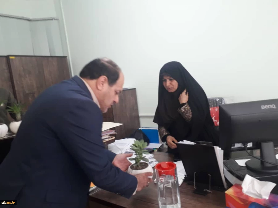 مراسم تقدیر و تکریم از کارکنان دانشگاه فرهنگیان فارس توسط جناب آقای دکتر افلاکی فرد بمناسبت هفته دولت و روز کارمند 7