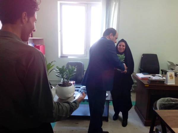 مراسم تقدیر و تکریم از کارکنان دانشگاه فرهنگیان فارس توسط جناب آقای دکتر افلاکی فرد بمناسبت هفته دولت و روز کارمند 10