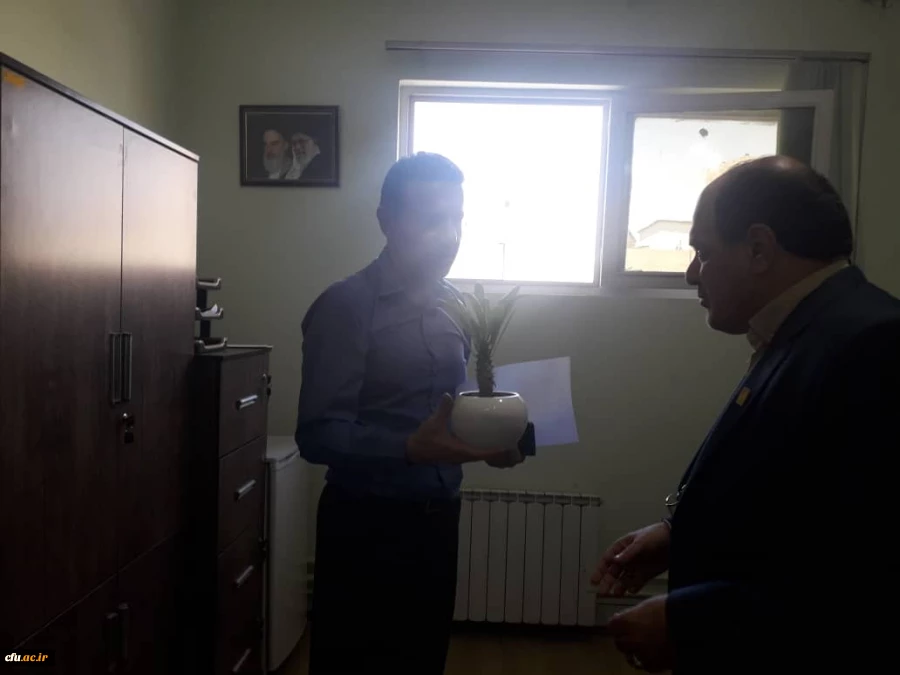 مراسم تقدیر و تکریم از کارکنان دانشگاه فرهنگیان فارس توسط جناب آقای دکتر افلاکی فرد بمناسبت هفته دولت و روز کارمند 11