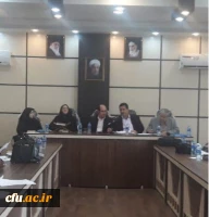 دکتر احد زاده در نشست تخصصی عوامل اجرایی مصاحبه دانشجویان ورودی 98  دانشگاه فرهنگیان گیلان  :ما می توانیم یک مهندس ، یک پزشک و یا یک تکنسین وارداتی داشته باشیم اما هیچگاه نمی توانیم معلم وارداتی داشته باشیم. 2