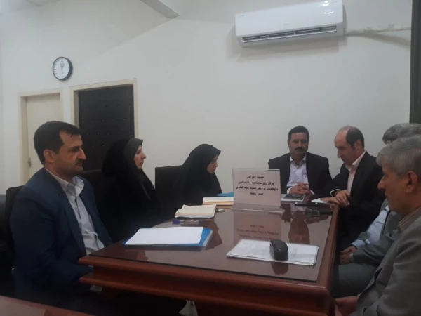 دکتر احد زاده در نشست تخصصی عوامل اجرایی مصاحبه دانشجویان ورودی 98  دانشگاه فرهنگیان گیلان  :ما می توانیم یک مهندس ، یک پزشک و یا یک تکنسین وارداتی داشته باشیم اما هیچگاه نمی توانیم معلم وارداتی داشته باشیم. 3