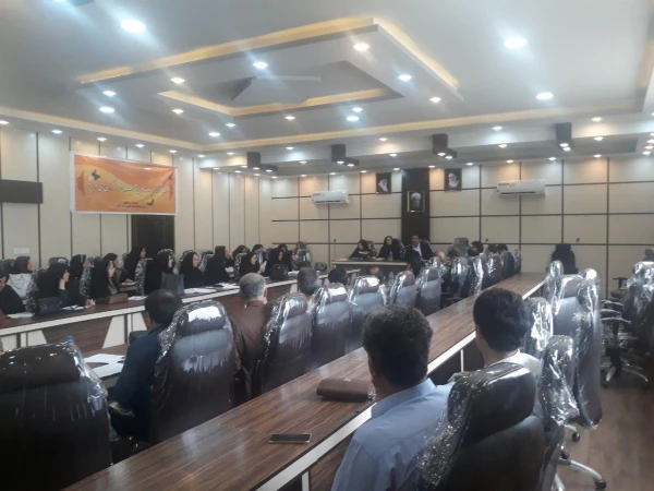 دکتر احد زاده در نشست تخصصی عوامل اجرایی مصاحبه دانشجویان ورودی 98  دانشگاه فرهنگیان گیلان  :ما می توانیم یک مهندس ، یک پزشک و یا یک تکنسین وارداتی داشته باشیم اما هیچگاه نمی توانیم معلم وارداتی داشته باشیم. 4