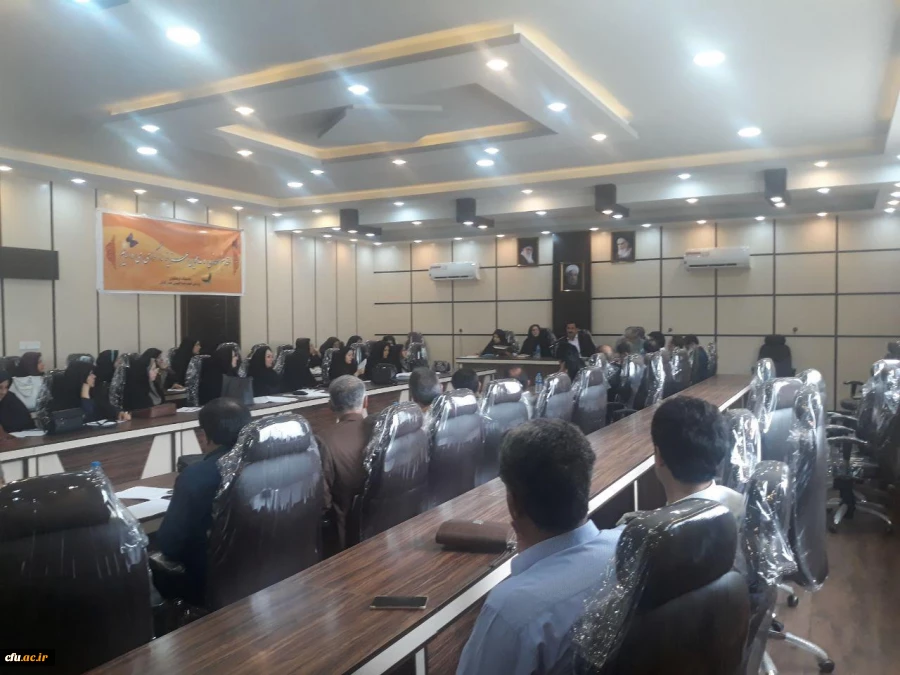 دکتر احد زاده در نشست تخصصی عوامل اجرایی مصاحبه دانشجویان ورودی 98  دانشگاه فرهنگیان گیلان  :ما می توانیم یک مهندس ، یک پزشک و یا یک تکنسین وارداتی داشته باشیم اما هیچگاه نمی توانیم معلم وارداتی داشته باشیم. 4