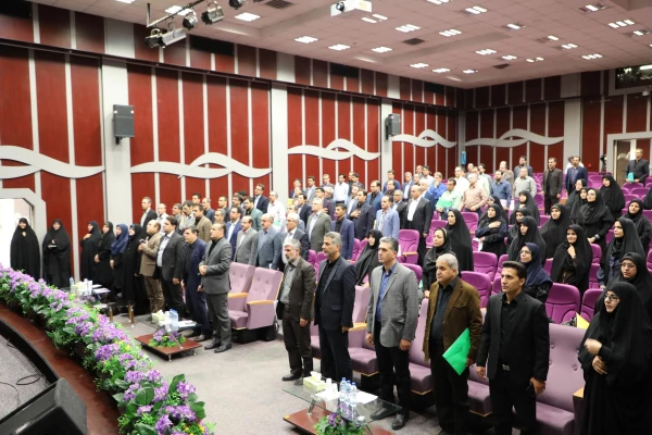 دکتر خنیفر در دوره آموزشی آشنایی مدرسان با نحوه ارایه دروس الکترونیکی 3