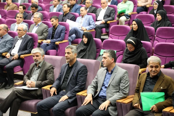 دکتر خنیفر در دوره آموزشی آشنایی مدرسان با نحوه ارایه دروس الکترونیکی 4