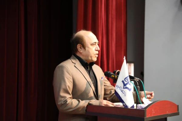 دکتر خنیفر در دوره آموزشی آشنایی مدرسان با نحوه ارایه دروس الکترونیکی 5