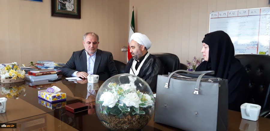 دکتر حمیدرضا مشهدی سرپرست جدید مدیریت امور پردیس های دانشگاه فرهنگیان استان قزوین به همراه هیئت رئیسه دانشگاه با مدیرکل آموزش وپرورش استان قزوین دیدار وگفتگو کردند. 4