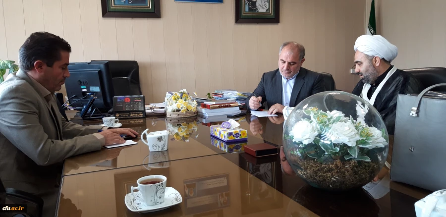 دکتر حمیدرضا مشهدی سرپرست جدید مدیریت امور پردیس های دانشگاه فرهنگیان استان قزوین به همراه هیئت رئیسه دانشگاه با مدیرکل آموزش وپرورش استان قزوین دیدار وگفتگو کردند. 6