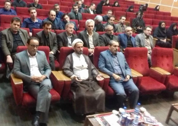 در آئین تکریم و معارفه سرپرست مدیریت امور پردیس های استان ایلام:
نیروی انسانی دانش مدار از سرمایه های ارزشمند سازمان است.

سرپرست معاونت نظارت، ارزیابی و تضمین کیفیت دانشگاه فرهنگیان گفت: نیروی انسانی متخصص و دانش مدار از جمله دارایی های ارزشمند سازمان اس