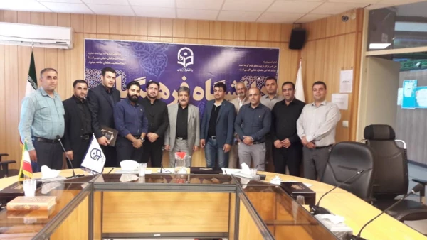 در نشست ضمیمی با نیروهای نقلیه از خدمات آنان تجلیل شد.  2