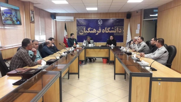 در نشست ضمیمی با نیروهای نقلیه از خدمات آنان تجلیل شد.  3