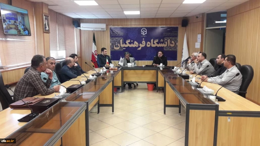 در نشست ضمیمی با نیروهای نقلیه از خدمات آنان تجلیل شد.  3