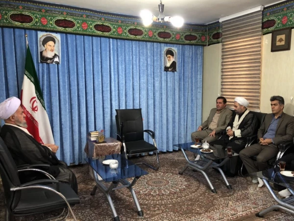 دکتر حمیدرضا مشهدی سرپرست جدید مدیریت امور پردیس های دانشگاه فرهنگیان استان قزوین با آیت الله اسلامی نماینده مردم استان قزوین در مجلس خبرگان رهبری وامام جمعه تاکستان دیدار وگفتگو کرد. 2