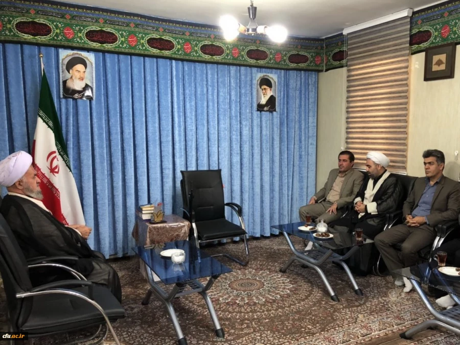 دکتر حمیدرضا مشهدی سرپرست جدید مدیریت امور پردیس های دانشگاه فرهنگیان استان قزوین با آیت الله اسلامی نماینده مردم استان قزوین در مجلس خبرگان رهبری وامام جمعه تاکستان دیدار وگفتگو کرد. 2