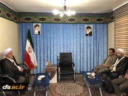 دکتر حمیدرضا مشهدی سرپرست جدید مدیریت امور پردیس های دانشگاه فرهنگیان استان قزوین با آیت الله اسلامی نماینده مردم استان قزوین در مجلس خبرگان رهبری وامام جمعه تاکستان دیدار وگفتگو کرد. 3