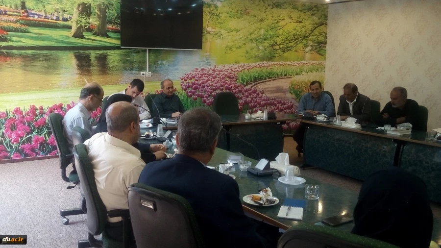 نشست مدیران گروه های آموزشی  و مسئولین انجمن های علمی معلمان استان اصفهان