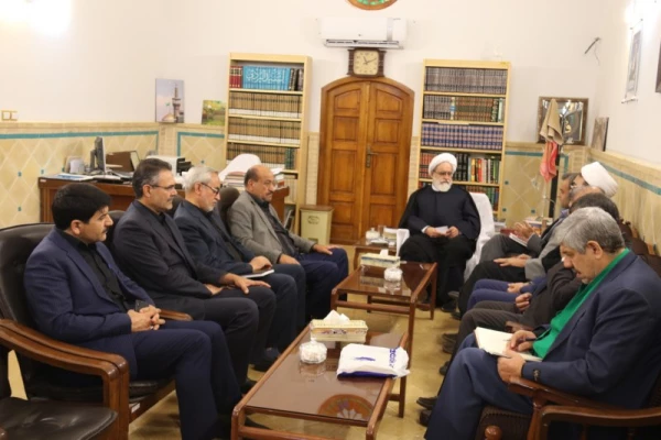 دیدار اعضای بنیاد خیرین حامی دانشگاه فرهنگیان یزد با امام جمعه موقت یزد
 4