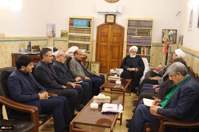 دیدار اعضای بنیاد خیرین حامی دانشگاه فرهنگیان یزد با امام جمعه موقت یزد
 4