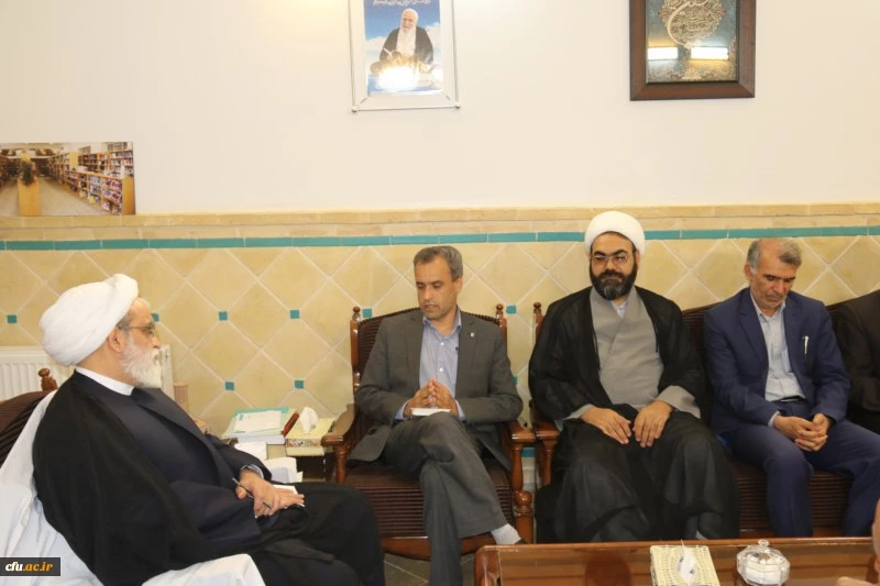 دیدار اعضای بنیاد خیرین حامی دانشگاه فرهنگیان یزد با امام جمعه موقت یزد
 6