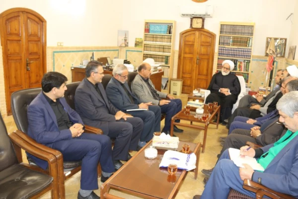 دیدار اعضای بنیاد خیرین حامی دانشگاه فرهنگیان یزد با امام جمعه موقت یزد
 7