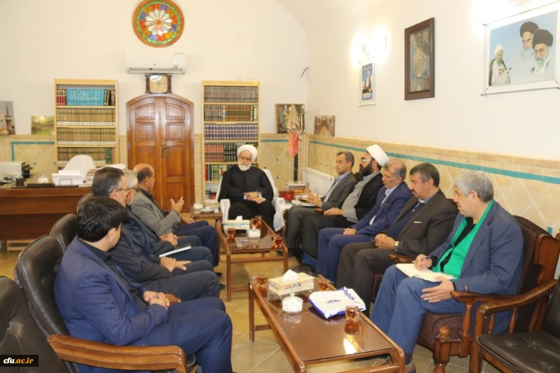 دیدار اعضای بنیاد خیرین حامی دانشگاه فرهنگیان یزد با امام جمعه موقت یزد
 8