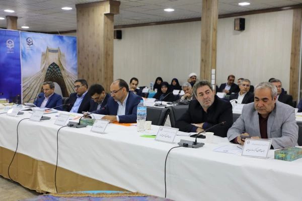 تاکید بر اهتمام در اجرایی شدن طرح 100-31 و افزایش سالیانه  پذیرش دانشجومعلم 
 4