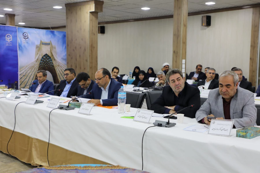 تاکید بر اهتمام در اجرایی شدن طرح 100-31 و افزایش سالیانه  پذیرش دانشجومعلم 
 4