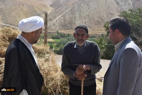 دکتر مشهدی سرپرست امور پردیس های دانشگاه فرهنگیان استان قزوین با حضور درمحل اردوی جهادی دانشجویان این دانشگاه در مناطق محروم شهرستان آوج از نزدیک درجریان فعالیت های آنان قرار گرفت. 2