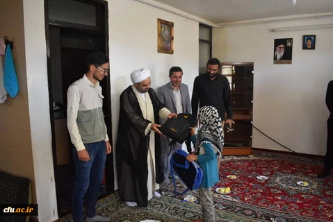 دکتر مشهدی سرپرست امور پردیس های دانشگاه فرهنگیان استان قزوین با حضور درمحل اردوی جهادی دانشجویان این دانشگاه در مناطق محروم شهرستان آوج از نزدیک درجریان فعالیت های آنان قرار گرفت. 3