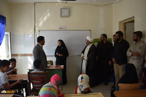 دکتر مشهدی سرپرست امور پردیس های دانشگاه فرهنگیان استان قزوین با حضور درمحل اردوی جهادی دانشجویان این دانشگاه در مناطق محروم شهرستان آوج از نزدیک درجریان فعالیت های آنان قرار گرفت. 6