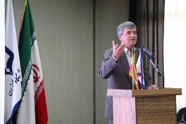 نماینده مردم قروه و خرم آباد در مجلس شورای اسلامی تاکید کردند:
 3