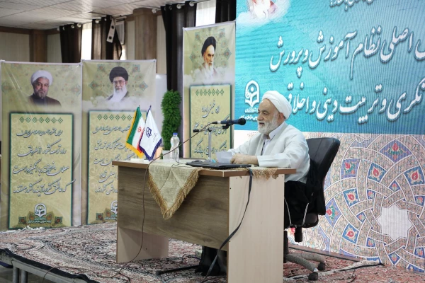 حجت الاسلام و المسلمین قرائتی 11