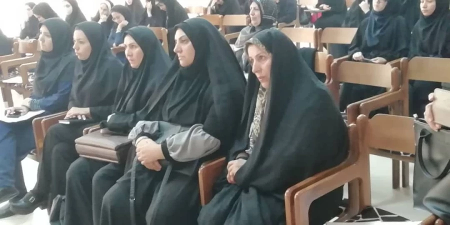 حضور معاون آموزشی همزمان با آغاز نیم سال تحصیلی در مرکز شهید شرافت 3