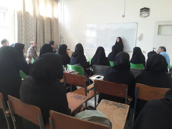 حضور معاون آموزشی همزمان با آغاز نیم سال تحصیلی در مرکز شهید شرافت 4