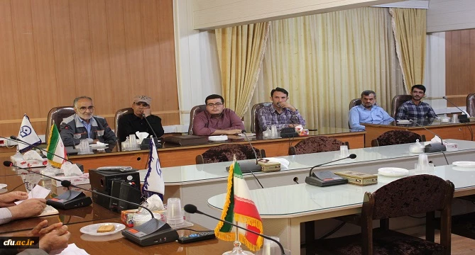 نیروهای بخش خدمات از شریف ترین کارکنان دانشگاه هستند و زحمات زیادی را متقبل می شوند 4