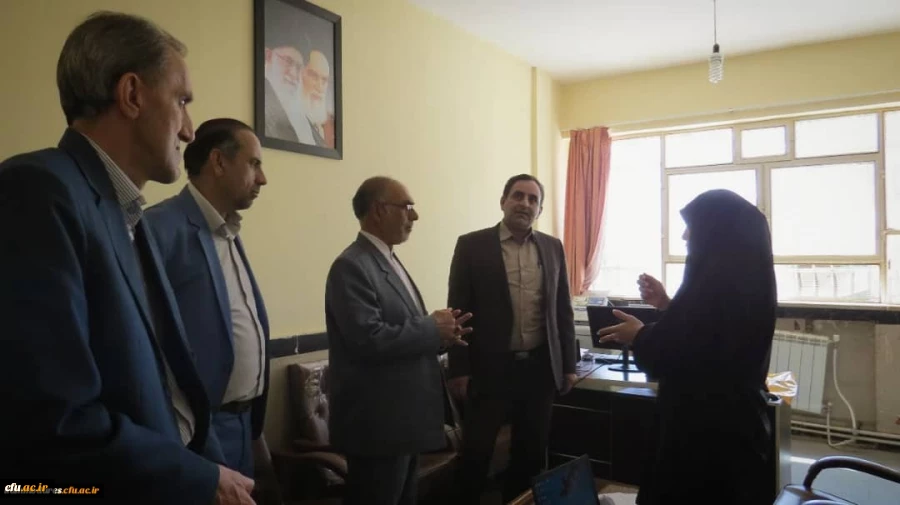 حضور دکتر تاج الدین صالحیان در محل ثبت نام دانشجومعلمان جدیدالورود پردیس شهید مدرس 