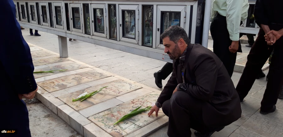 دکتر مشهدی سرپرست مدیریت امور پردیس های استان قزوین به همراه تنی چندازاساتید ،کارکنان ودانشجو معلمان آن دانشگاه درمراسم غبار روبی مزار شهدا به مناسبت هفته دفاع مقدس شرکت کردند. 5