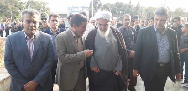 دکتر مشهدی سرپرست مدیریت امور پردیس های استان قزوین به همراه تنی چندازاساتید ،کارکنان ودانشجو معلمان آن دانشگاه درمراسم غبار روبی مزار شهدا به مناسبت هفته دفاع مقدس شرکت کردند. 7